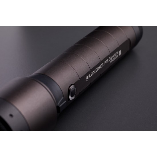 Ledlenser P7R Signature Black Hand flashlight LED