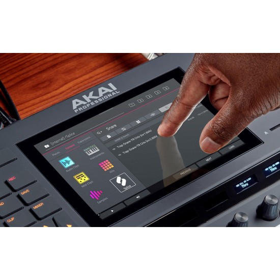 AKAI FORCE Standalone music production station Sampler MIDI USB Black